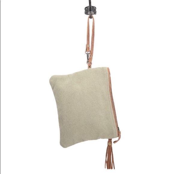 PETAL POUCH LEATHER CLUTCH SAGE/TAN - Picture 4 of 4